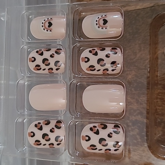 2/$16 Leopard & Rainbows Press On Nails - Picture 10 of 12